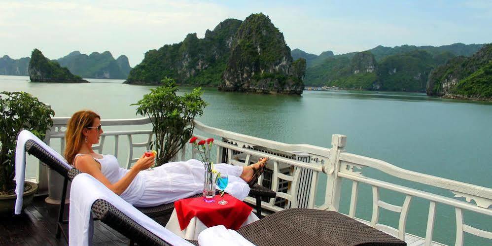 Hotel Cristina Diamond Cruise Ha Long Esterno foto