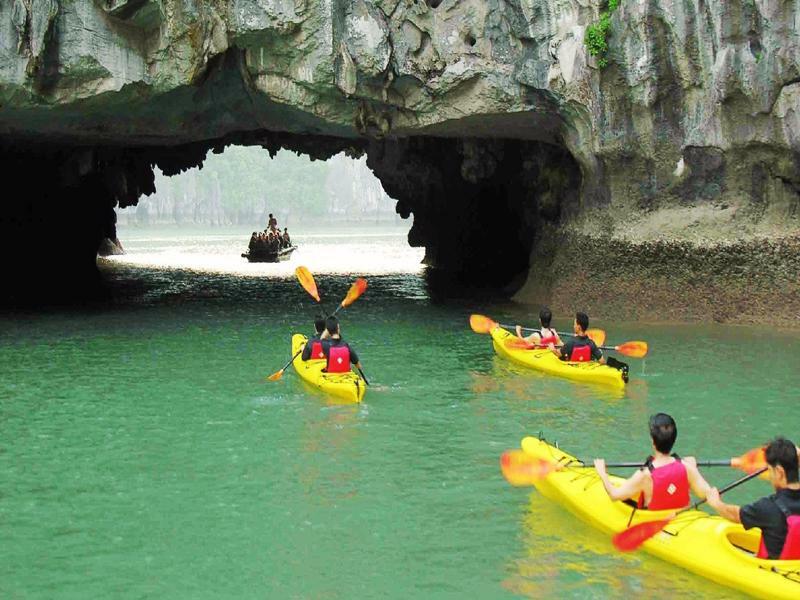 Hotel Cristina Diamond Cruise Ha Long Esterno foto