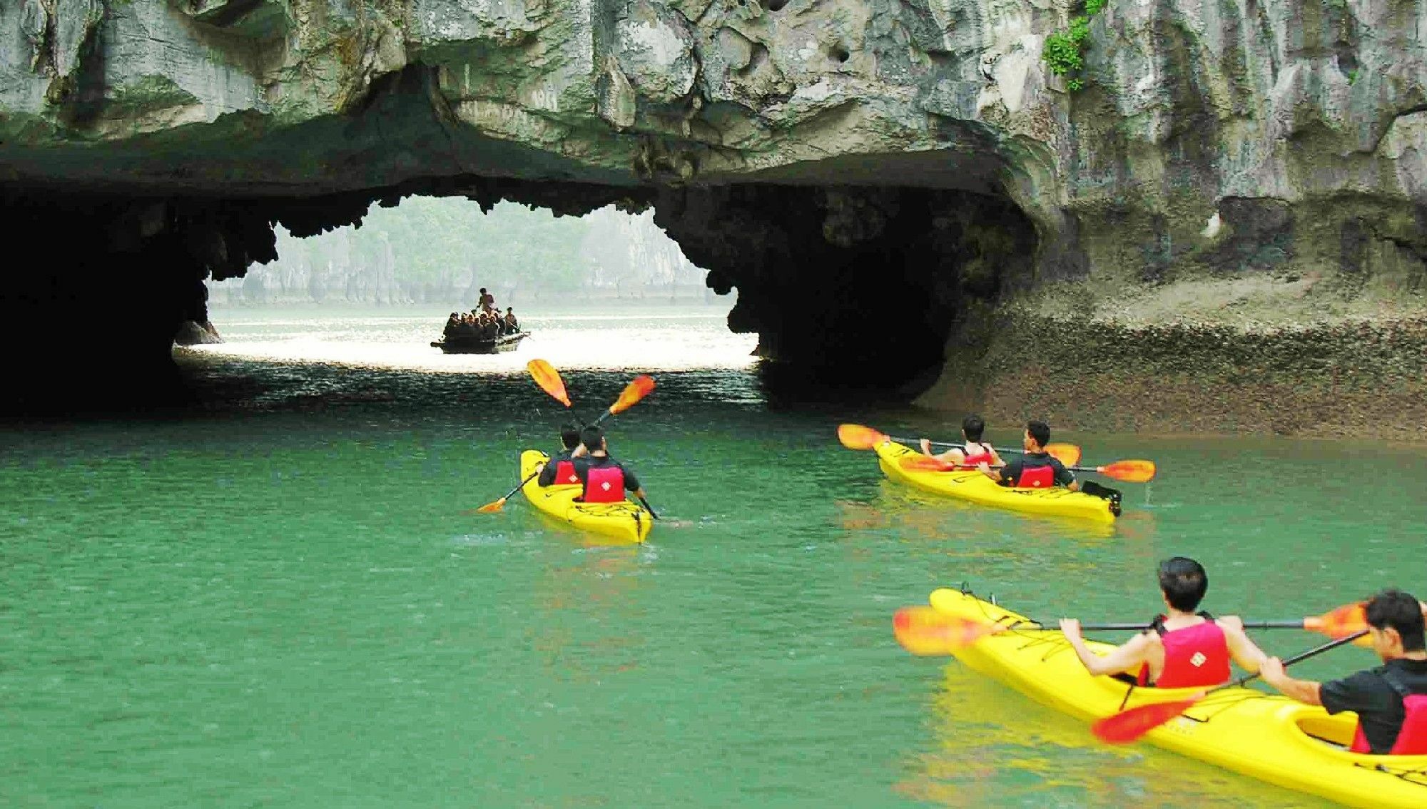 Hotel Cristina Diamond Cruise Ha Long Esterno foto